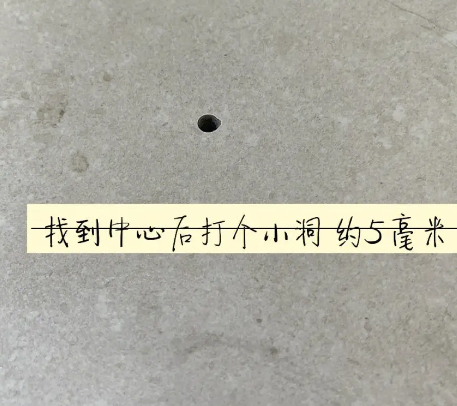 大新瓷砖空鼓维修公司专业解答在瓷砖铺贴过程中，如果砂料搅拌不均匀，将会带来以下问题